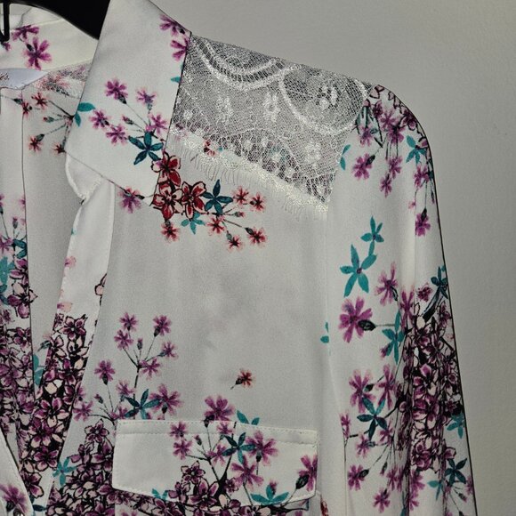 Candie's Floral and Lace Button Up Blouse in a Misses size Small - Picture 5 of 13